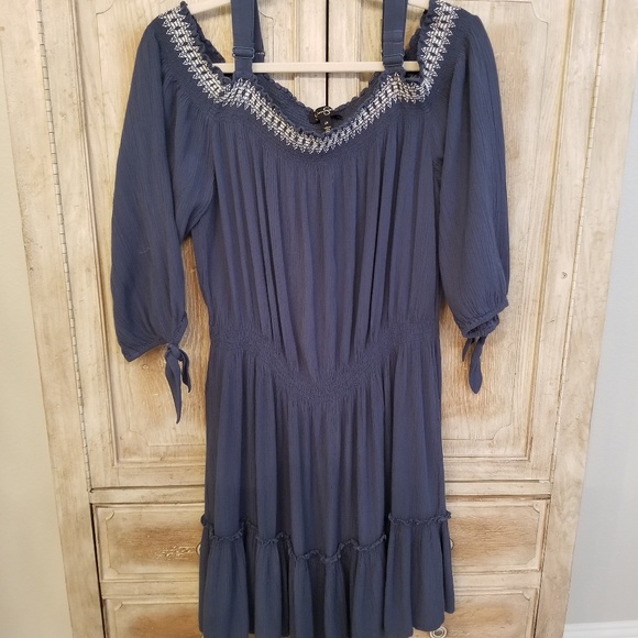 Jessica Simpson Dresses & Skirts - JESSICA SIMPSON Gauze Cold Shoulder Dress